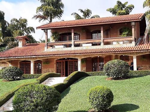 Piracaia House | Discover Linda Chácara: Pet-Friendly Retreat with Pool & Spa