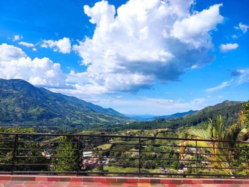 Barbosa Villa | Linda Finca: Perfect Getaway with Incredible Views