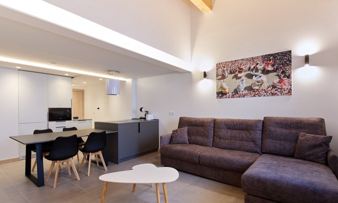 Pamplona City Centre Apartment | Deluxe Stay at Linda Pamplona 4 D - Perfect for Families