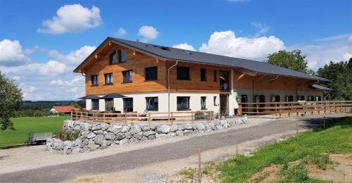 Sigmarszell Apartment | Discover Linda's Ferien-Pferdehof: Family and Pet-Friendly Stay
