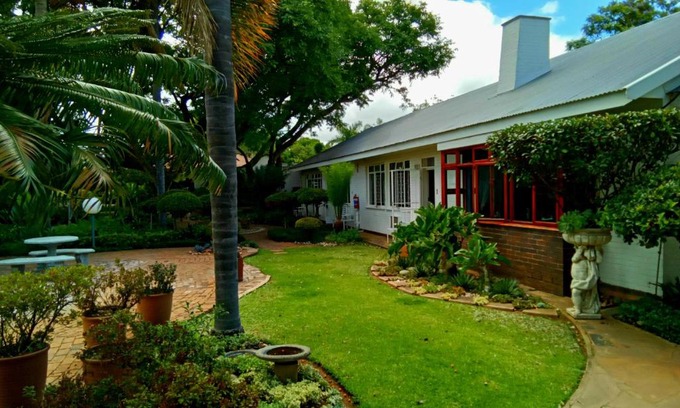 Polokwane House | Discover Lindekroon Guest House: Family-Friendly Retreat