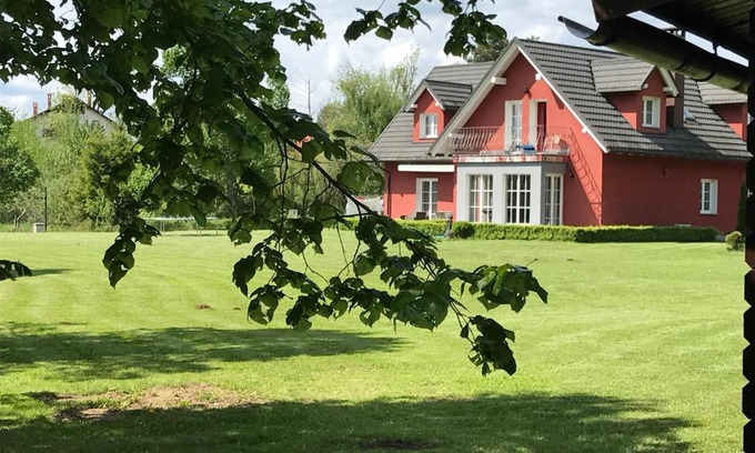 Postojna Apartment | Family-Friendly Linden Garden Apartment with Kitchen Access