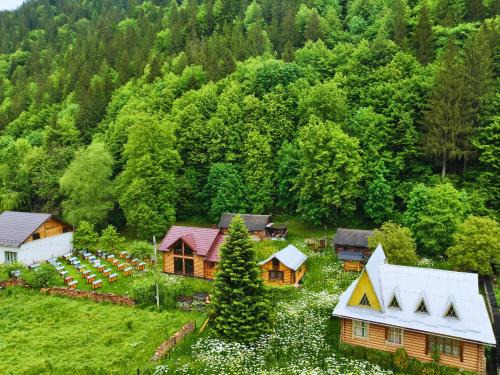 Roztoky Ski Chalet | Top-Rated Linden Grove: Pet-Friendly Family Retreat