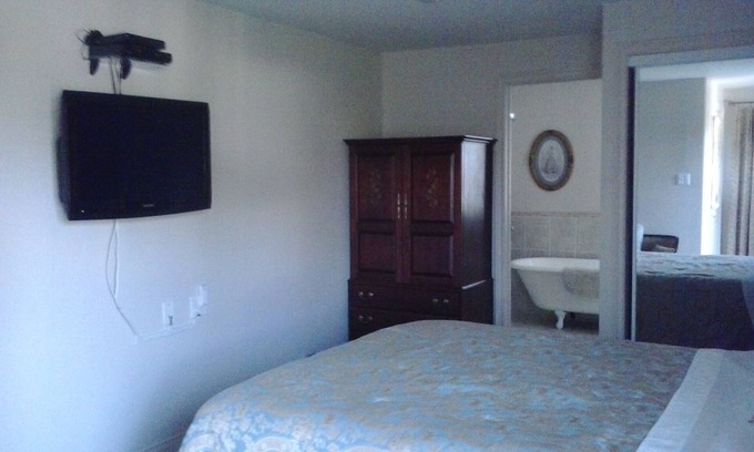 New London Bed & Breakfast | Discover Linden Homestead: Queen Bed B&B in Charming Farmhouse