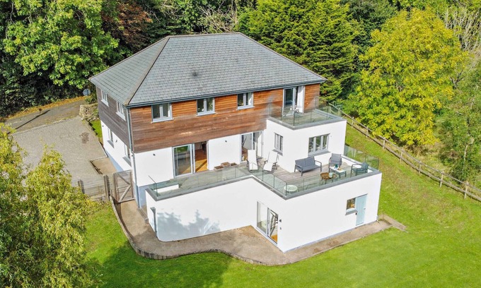 Egloshayle House | Linden Lea - Four Bedroom House, Sleeps 8