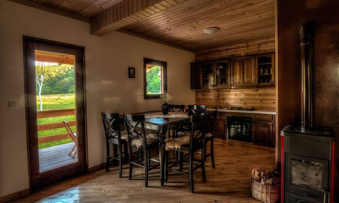 Velika Plana Apartment | Relax at Linden Tree Retreat & Ranch: Pet Friendly Oasis