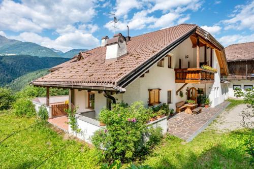 Vandoies Apartment | Pet-Friendly Retreat at Lindenhof Apt 2 - Guest Rated 8/10