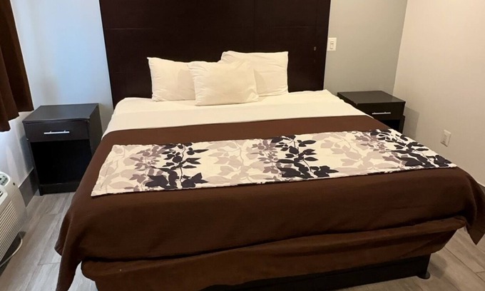 Lindenhurst Hotel | Welcoming Lindenhurst Motel: Family-Friendly with Breakfast
