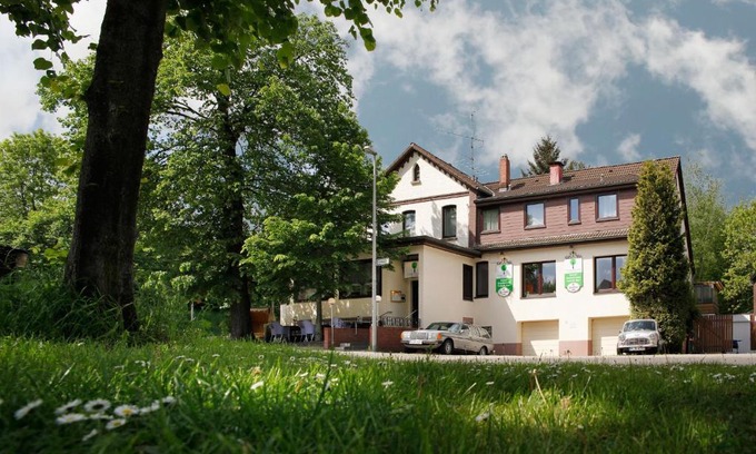Limmer Hotel | Budget-Friendly Stay at Lindenkrug-Hannover with Breakfast
