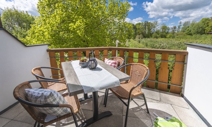 Graefenberg Apartment | Inviting Lindentraum - Genusshof Pingold with Breakfast & Kitchen