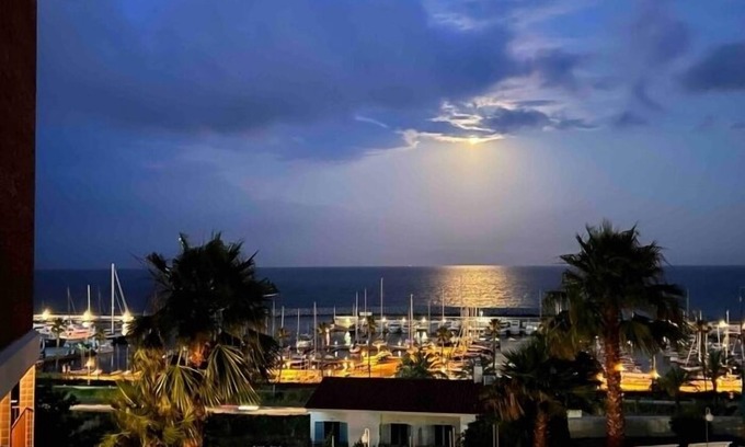 Sant Andreu de Llavaneres Apartment | Lindo apartamento con vista al mar