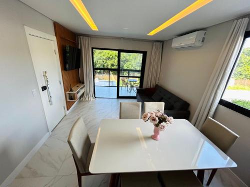 Governador Celso Ramos Apartment | Prime Apartment Steps from the Beach with Ocean View