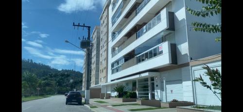 Governador Celso Ramos Apartment | Modern 6-Person Apartment with Ocean View in Palmas