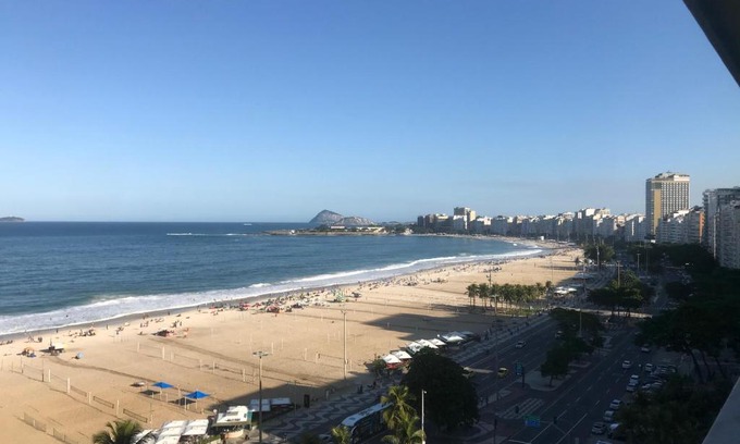Copacabana Apartment | Cozy Ocean View Apartment on Avenida Atlântica, Copacabana