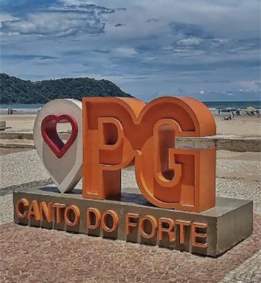 Canto do Forte Apartment | Coastal Retreat: Lindo Apartamento Pé na Areia, 9.9 Rating