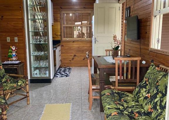 Governador Celso Ramos Ski Chalet | Idyllic Lindo Chalé de Veraneio with Ocean Views & Pets Welcome