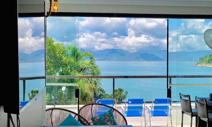 Martim de Sa Apartment | Experience Lindo Duplex with Private Beach & Scenic Views