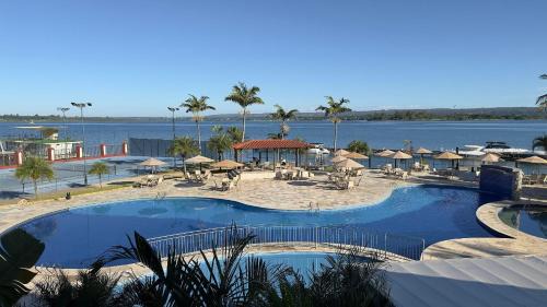 Smin Apartment | Tranquil Flat 410 by the Lake with Pool & Dining Options