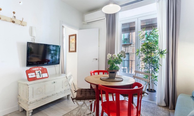 Barrio de las Letras Apartment | Cozy Lindo III Apartment in Madrid with Spa and Kitchen
