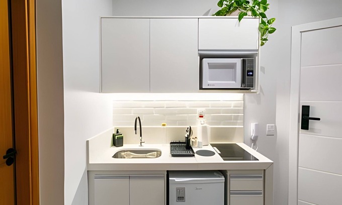 Leblon Apartment | Cozy Loft with Bathtub in Leblon - Family-Friendly Stay