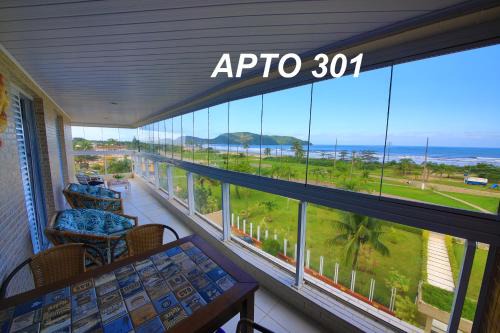Indaia Apartment | Beachfront Haven: Lindo Novissimo with Ocean Views