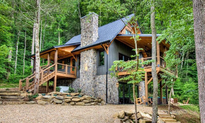 Pittman Center House | Experience Lindsey Creek Hideaway: 4-Star Pet-Friendly Escape