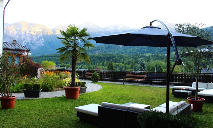 Bad Goisern Hotel | Discover Lindwurm: Family-Friendly with Pool & Hot Tub
