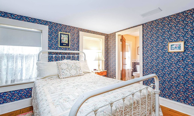 Galena Hotel | Historic Linen&Stone Inn: Steps from Main St. with Pool