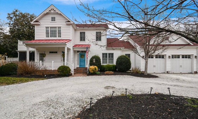 Lewes House | Linens Included! Private Pool! Hot tub! Book Today! Off Season Mini Weeks!