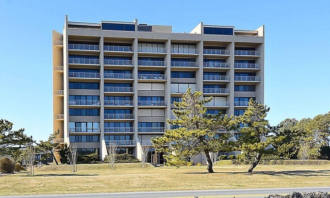 Rehoboth Beach Condo | Relaxing 2 Bedroom Condo with Pool & Beachy Vibes