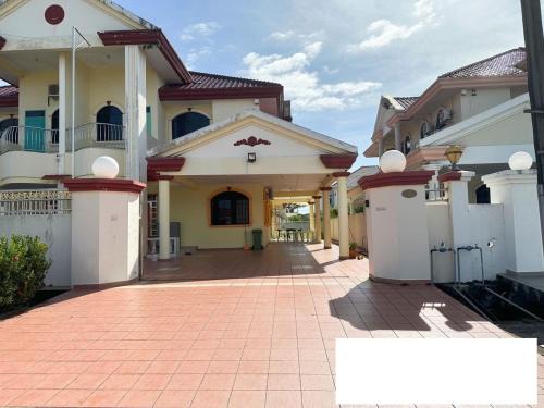 Miri House | Welcoming Ling's Homestay Miri: Child-Friendly Retreat