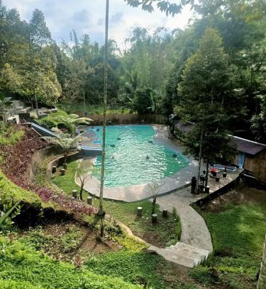 Tetebatu Apartment | Relax at Lingkung Park Tetebatu with Pool & Restaurant