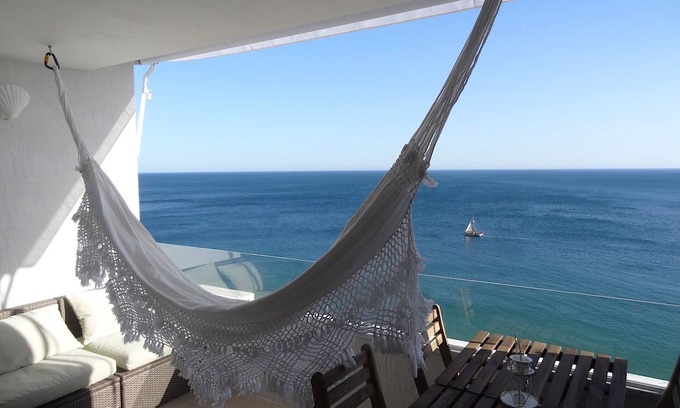 Santiago Apartment | Lingon Silver Apartment: High-Rated with Wifi & Balcony