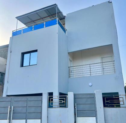 West Coast Division House | Linguere Apartments