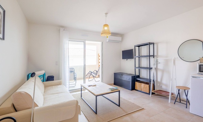 Bravone Apartment | Discover Linguizzetta: Cozy Studio with Shared Pool