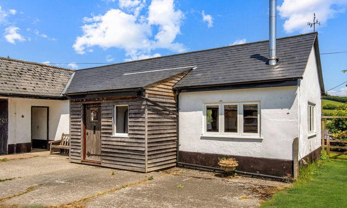 Withypool Cottage | Pet-Friendly Linhay Cottage in Withypool - Guest Rated 9.8