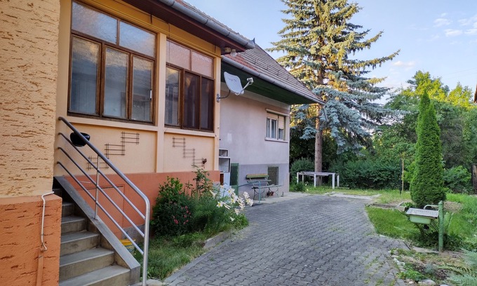Brasov Apartment | Scenic Linistit with Mountain Views & Family-Friendly Perks