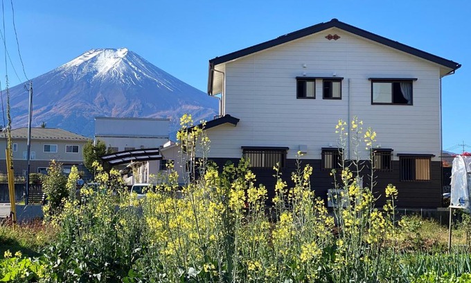 Shimo-yoshida House | Link House: Rated 10/10 with Breakfast & Hot Tub Amenities