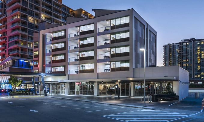 Hamilton Apartment | Experience Link Portside Wharf Apartment Hotel: 4-Star Comfort