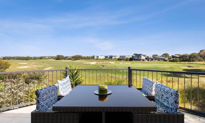 Torquay House | Links View House: Family-Friendly Retreat Near the Beach
