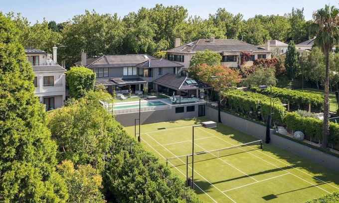 Toorak House | Relaxing Escape at Linlithgow with Heated Pool & Spa