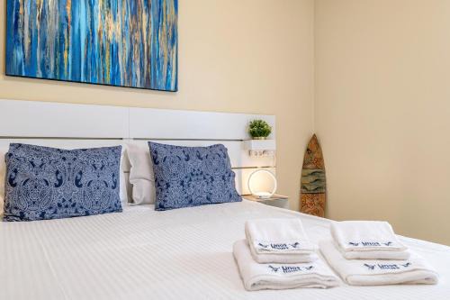 Atouguia da Baleia House | Cozy Linos House: Family-Friendly with Kitchen Amenities