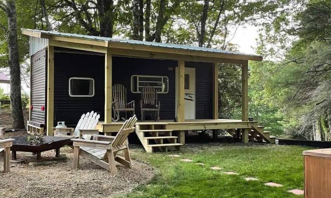 Altamont House | Experience Tranquil Glamping at LINVILLE Mountain Farm