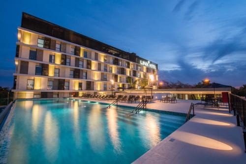 Rio de Janeiro Hotel | Discover Linx Galeão: Pet-Friendly Hotel with Ocean Views