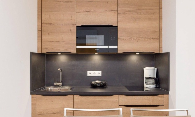 Hutteldorf Apartment | Discover Linzerstrasse Top 6B: Family-Friendly Retreat