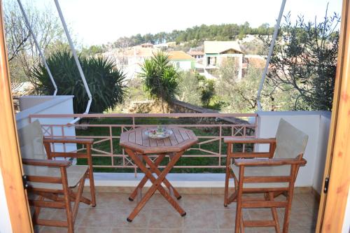 Kalamitsi Apartment | Guest Rated Liofos Studios: Pet Friendly with Breakfast