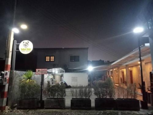 Chumphon Hotel | Discover Lion Hotel Chumphon: Ocean Views & Breakfast