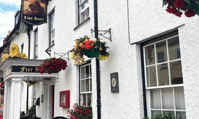 Dulverton Hotel | Cozy Lion Hotel Dulverton: Pet-Friendly Stay with Breakfast
