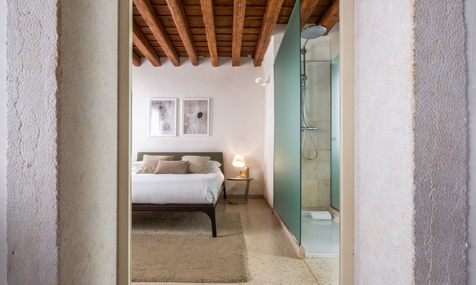 Castello Apartment | Ultimate Comfort in Lion Palace Junior Suite R&R