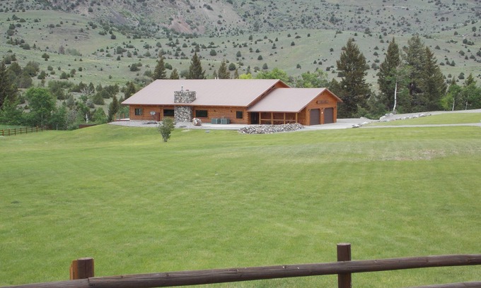 Emigrant Cabin | Unforgettable Lion's Ledge: Pool, Spa & Top-Rated Comfort